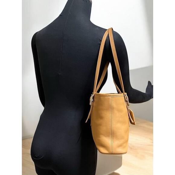 Vintage Coach 9813 Classic Shopper Leather Bag - Picture 8 of 16